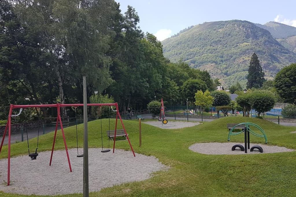 Grand T2 Calme Et Cosy Au « Pyrenees Palace » Bagneres-de-Luchon Exterior photo