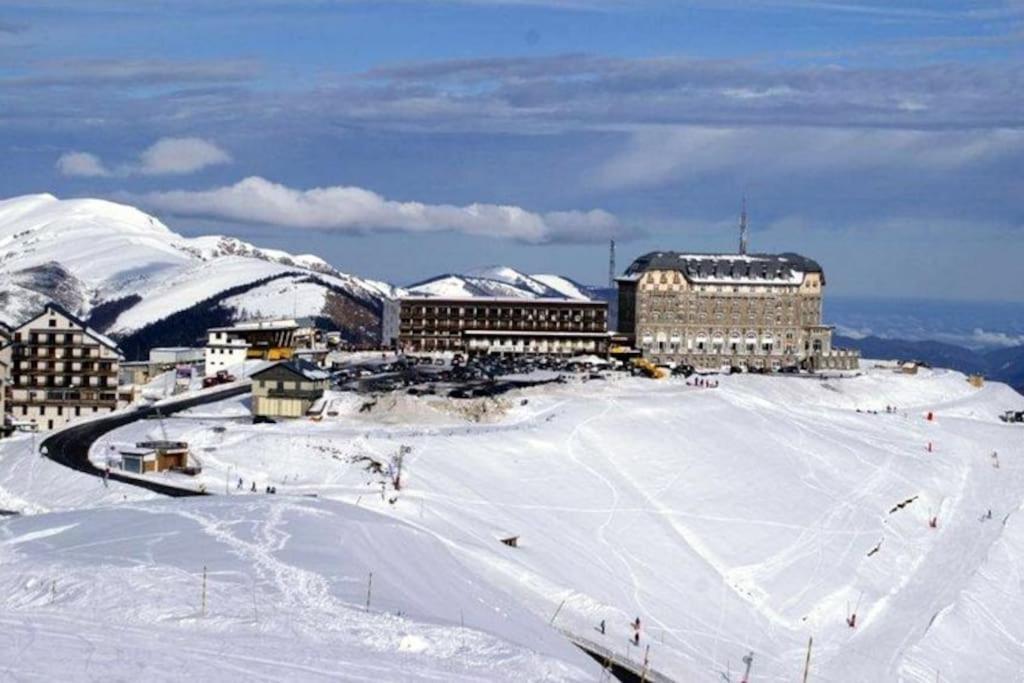 Grand T2 Calme Et Cosy Au « Pyrenees Palace » Bagneres-de-Luchon Exterior photo